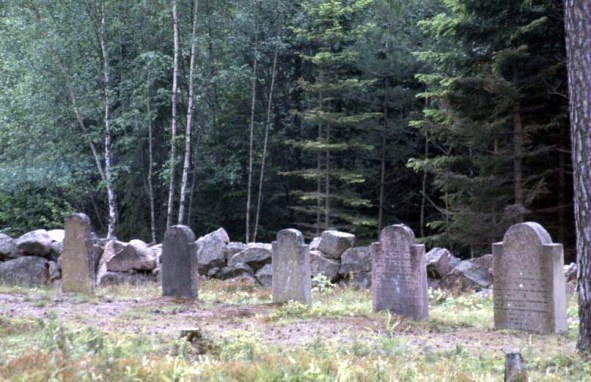 1987 - 07 - Aland Islands - Graves of Russian Jewish Soldier in the early 1800s when Finland passed from being a Swedish to a Russian colony