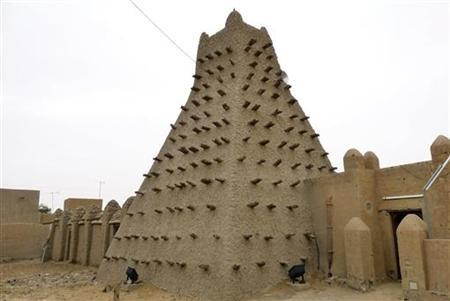 A traditional mud structure stands in the Malian city of Timbuktu May 15, 2012. Al Qaeda-linked Mali Islamists armed with Kalashnikovs and pick-axes began destroying prized mausoleums of saints in the UNESCO-listed northern city of Timbuktu on June 30, 2012 in front of shocked locals, witnesses said. REUTERS/Adama Diarra